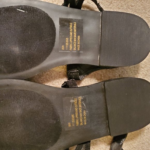 Torrid Black Studded T-Strap Sandal 8 Wide - Picture 8 of 8